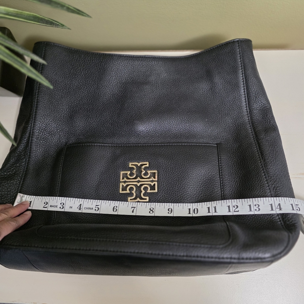 Tory Burch | Britten Black Leather Hobo Bag - Picture 15 of 16